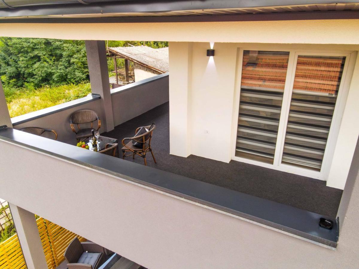 Ammirevole Ravne Apartments 비소코 외부 사진